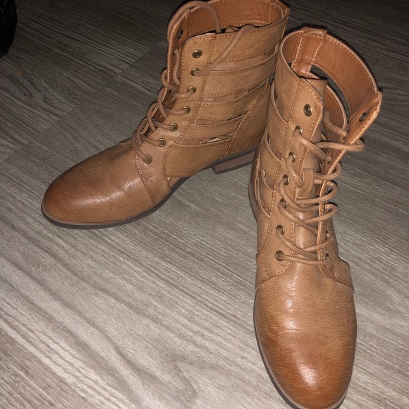 Boots - Picture 5 of 8